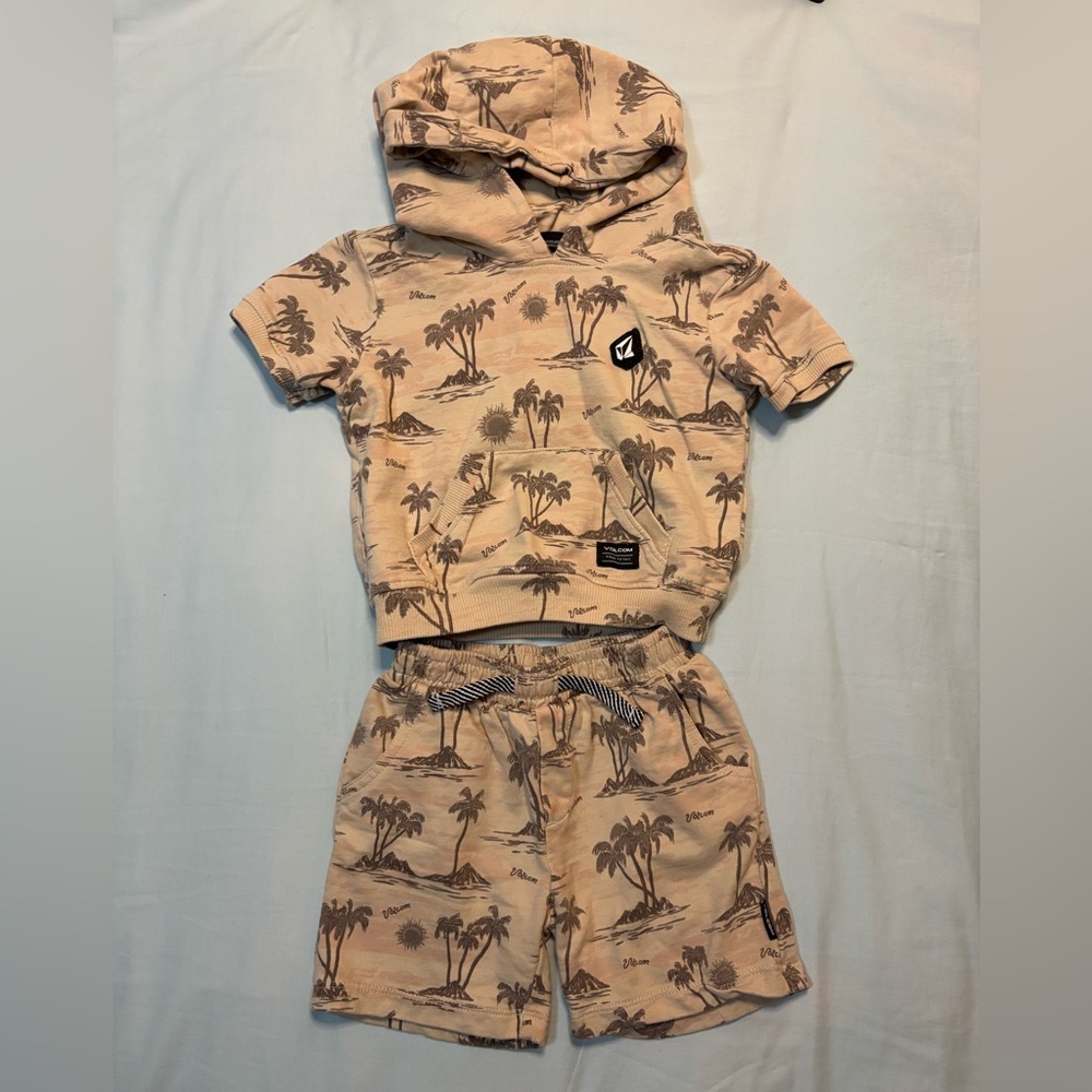 Volcom Short Sleeve Hoodie and Pull on Shorts Set 24m